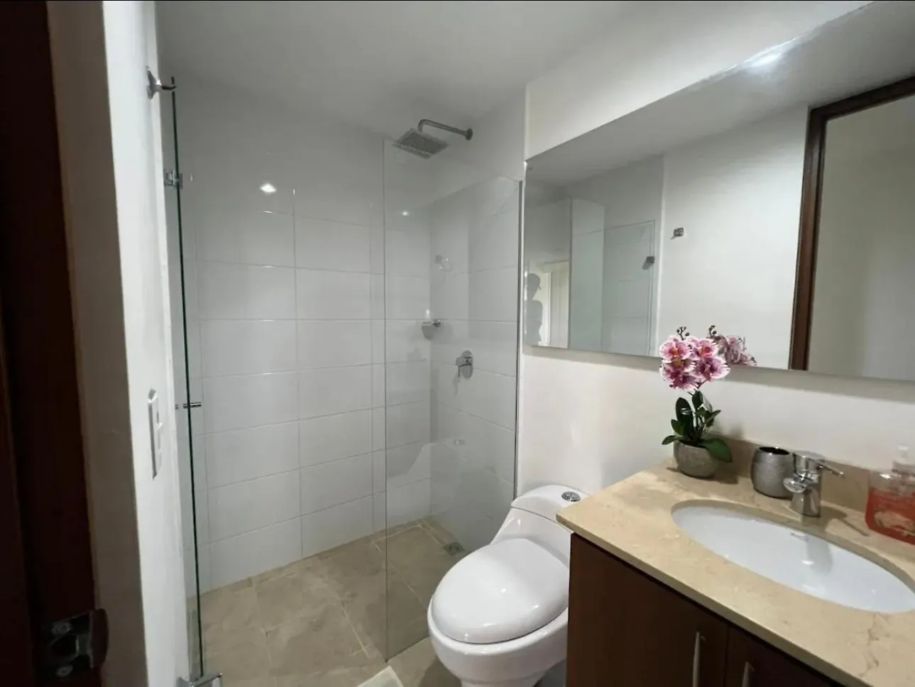 El Poblado: Elegancia Y Confort Medellin Colombia