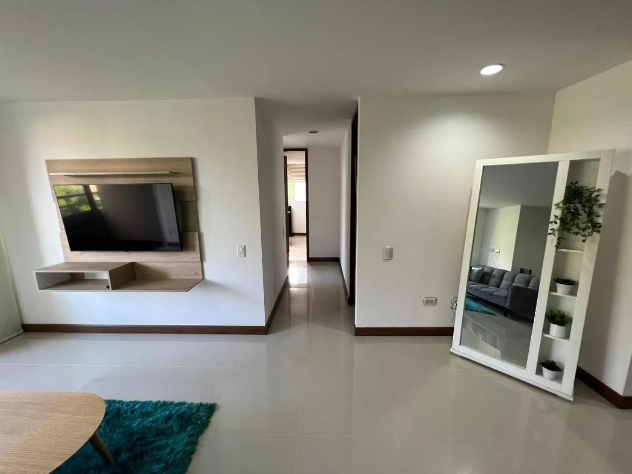 El Poblado: Elegancia Y Confort Medellin Apartment