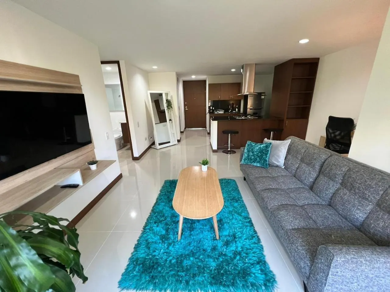 Apartment El Poblado: Elegancia Y Confort Medellin Colombia